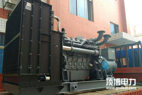 400kw无锡动力广西顶博发电机组制造装载准备出发